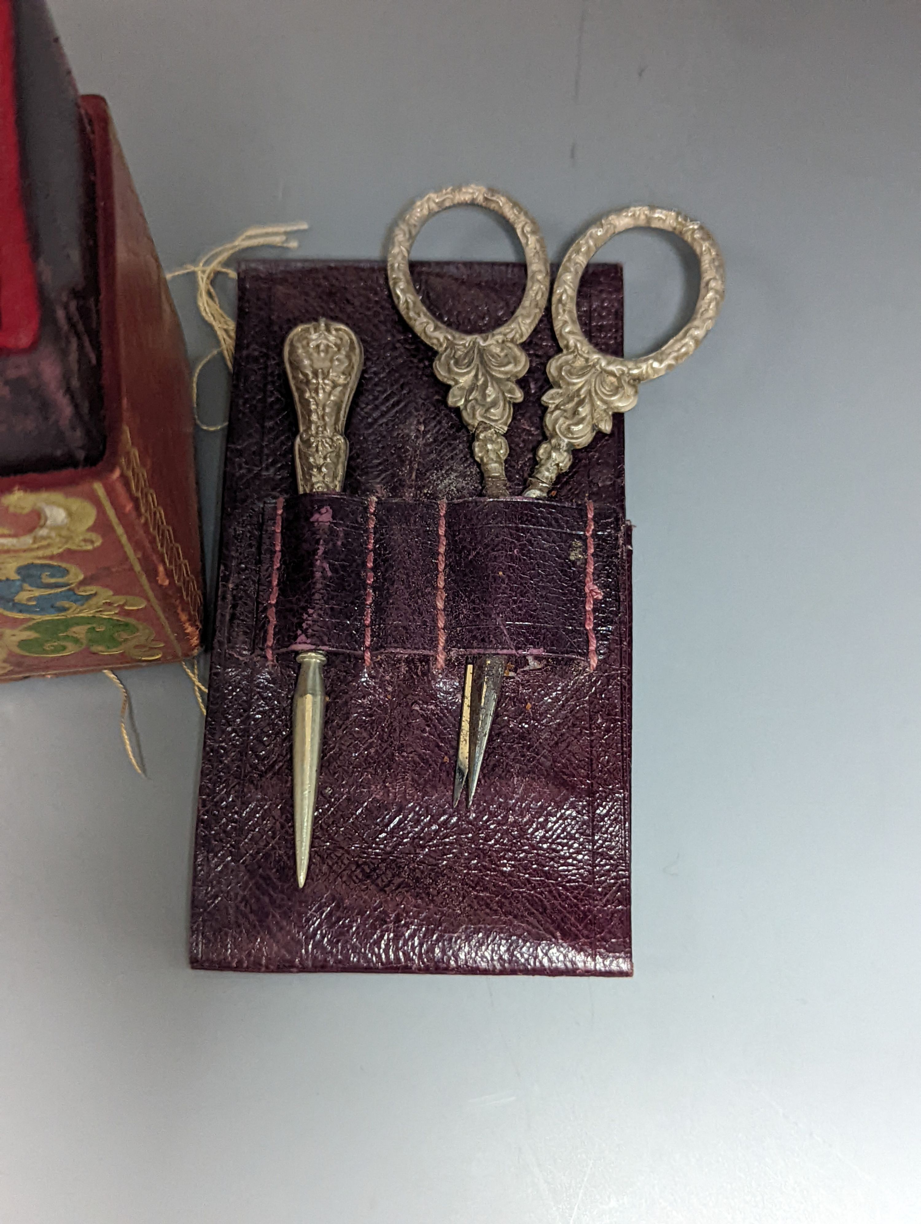 A Victorian lady’s seven-piece necessaire, with white metal mounts, in Morocco leather case, 10.5cm.